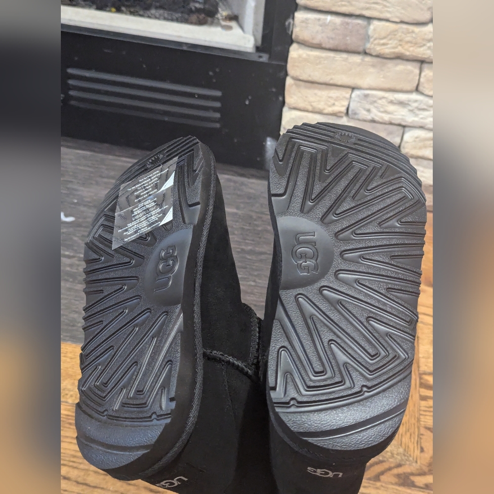 UGG Boot - Picture 4 of 10